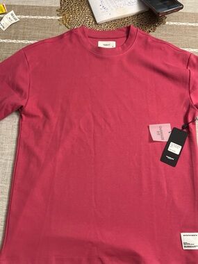 Reserved Men's Crewneck T-Shirt in Red/Pink
